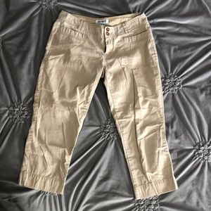 Old Navy khaki capri pants